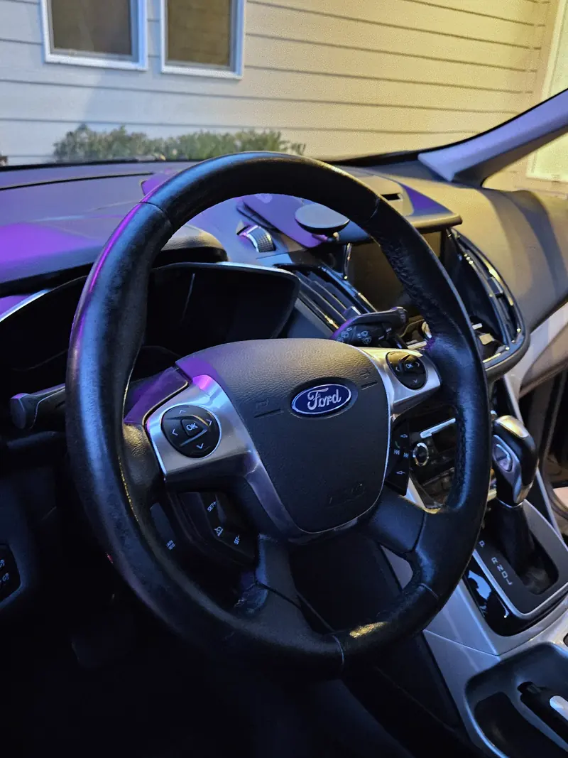 Steering wheel and cluster, finished on a 2015 Ford C-Max